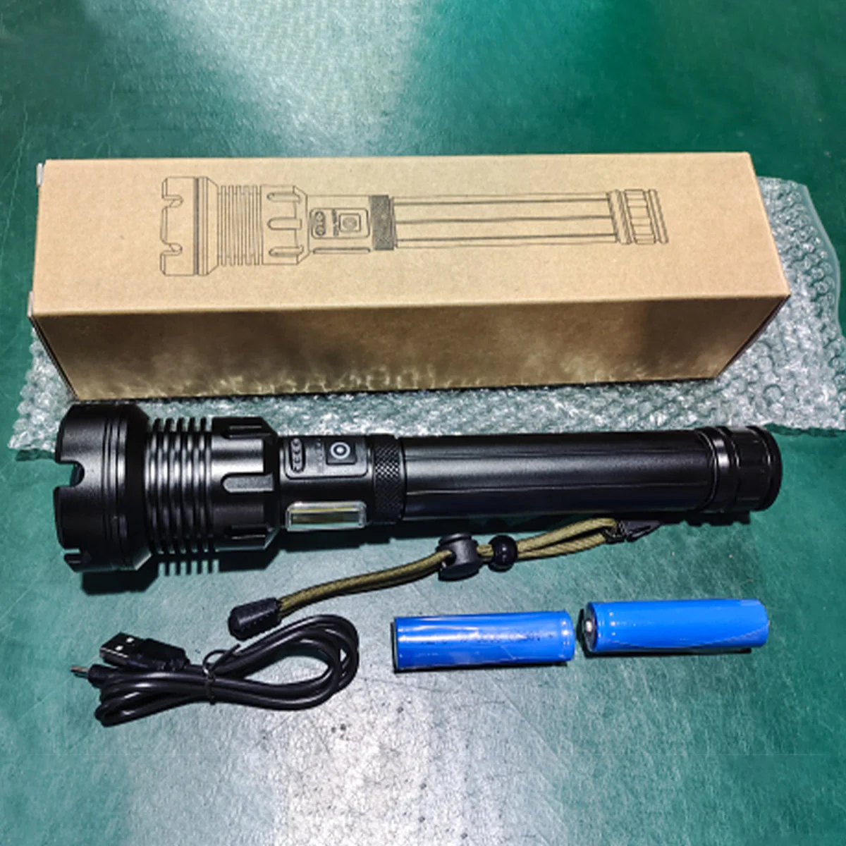 💥Christmas Sale 50% OFF🔦20000 Lumen Tactical Flashlight-Extreme Beam & Power Bank Function⚡
