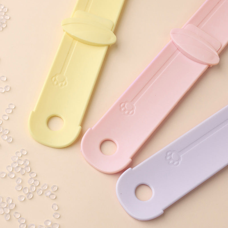 🥳HOT SALE🥳💞50K+ SOLD! Cat Feeder Spoon – From £4.99! BPA-free, one-hand squeeze & wide spoon. Clean feeding – grab yours! ✅